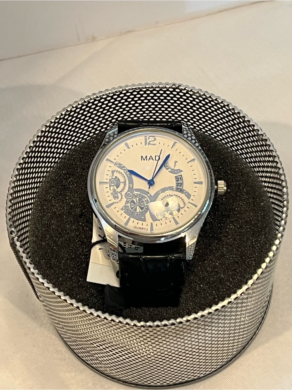 Men’s Watch - Picture 4 of 5